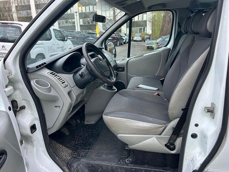 Gebraucht Opel Vivaro 90 PS (66 kW) 2013 Silber Van / Kleinbus