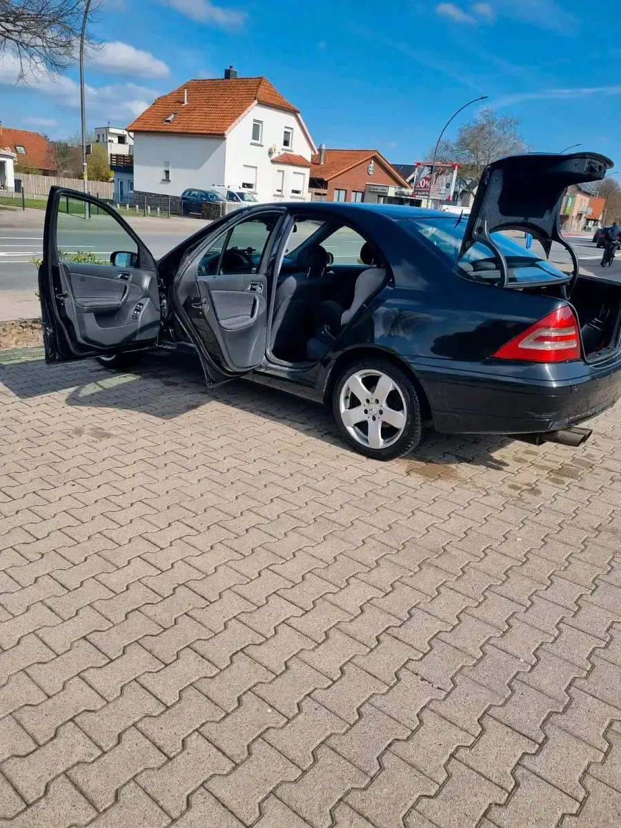 Gebraucht Mercedes C180 Sport Edition 146 PS (107 kW) 2005 Schwarz Limousine
