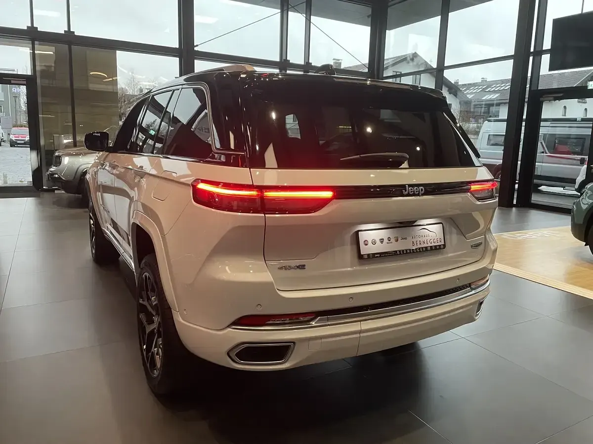 Gebraucht Jeep Grand Cherokee Summit 379 PS (278 kW) 2025 Weiß ($2) SUV