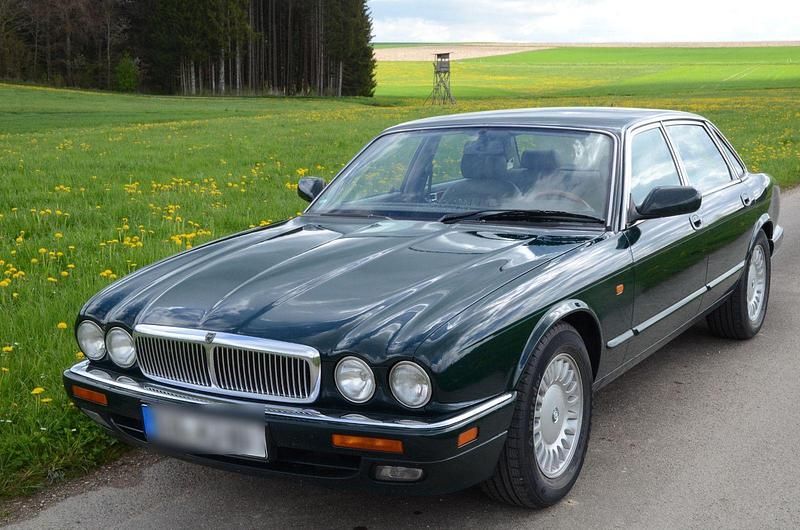 Grün Gebraucht 1996 Jaguar XJ6 Classic Limousine | 13.800 € - Bild 1/4