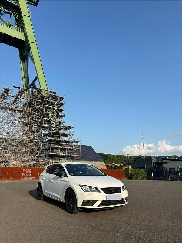 Weiß Gebraucht 2017 Seat Leon Limousine | 10.750 € (Fairer Preis) - Bild 1/4