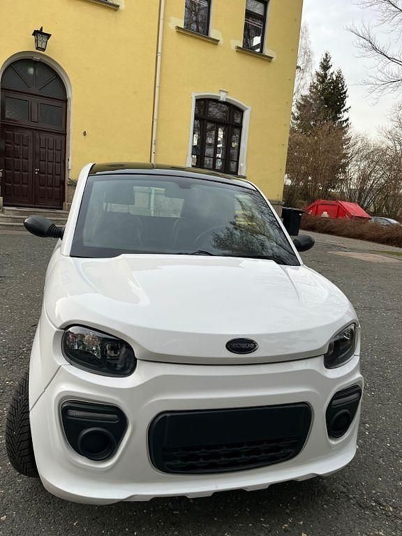 Second-hand Ligier Dué First 2024 Alb Hatchback