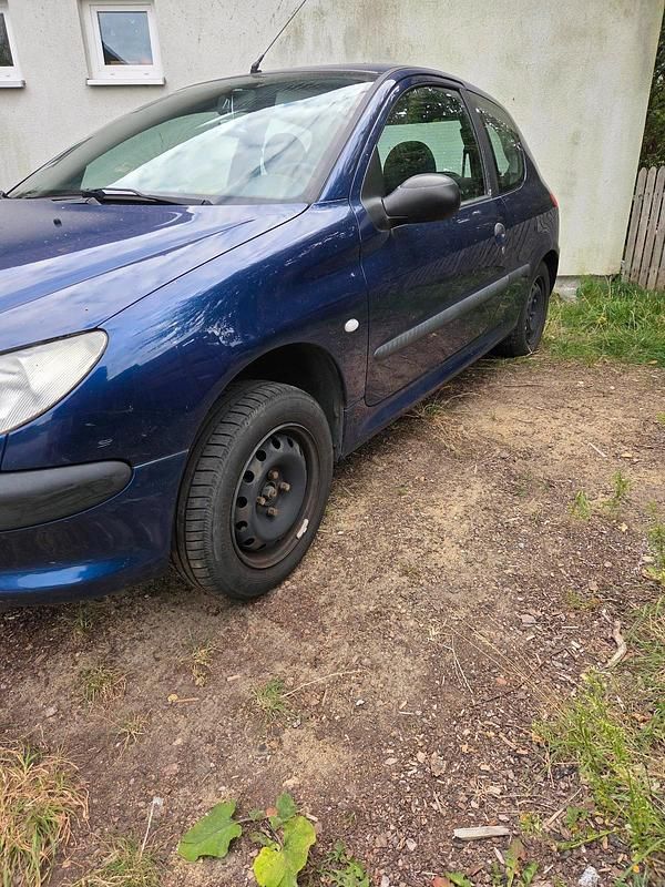 Blau Gebraucht 2001 Peugeot 206 Kleinwagen | 400 € - Bild 1/4