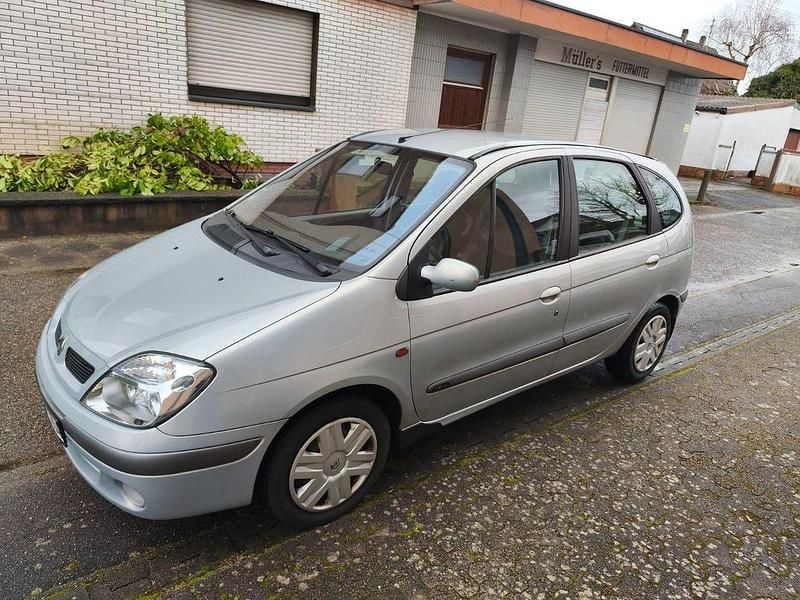 Gebraucht Renault Mégane Expression 107 PS (78 kW) 2001 Silber Limousine