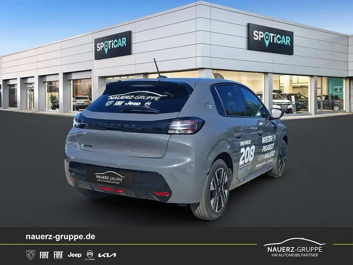 Gebraucht Peugeot e-208 Style 100 kW (136 PS) 2024 Selenium grau Kleinwagen