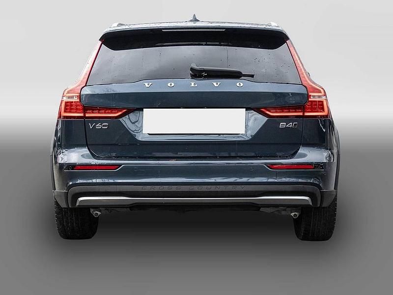 Gebraucht Volvo V60 CC Plus 197 PS (144 kW) 2024 Blau Kombi