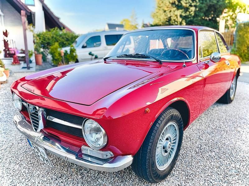Rot Gebraucht 1973 Alfa Romeo GT Junior Coupé | 22.400 € - Bild 1/4