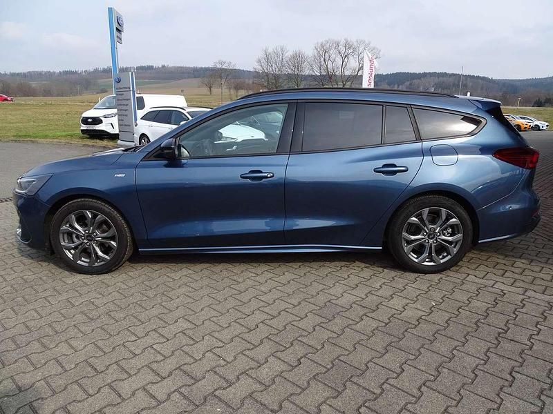 Gebraucht Ford Focus ST-Line X 125 PS (91 kW) 2023 Chromablau metallic Kombi