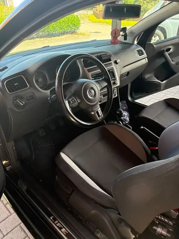 Gebraucht VW Polo Life 105 PS (77 kW) 2013 Schwarz Kleinwagen