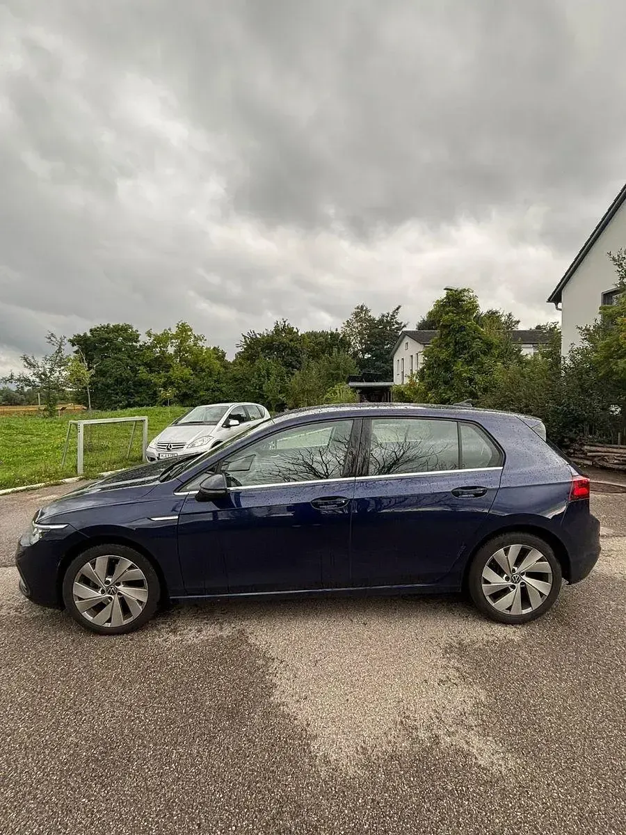 Gebraucht VW Golf VIII Style 150 PS (110 kW) 2022 Blau Limousine