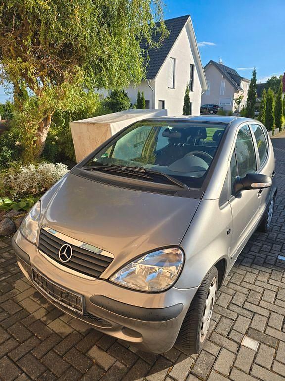 Grau Gebraucht 2003 Mercedes A160 Classic Van / Kleinbus | 900 € (Guter Preis) - Bild 1/4