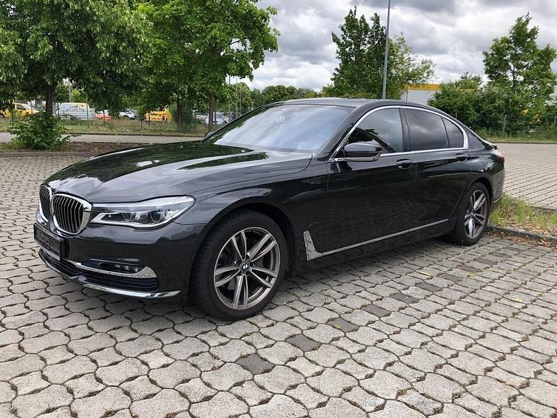 Second-hand BMW 740 320 CP (235 kW) 2016 Gri Berlinǎ