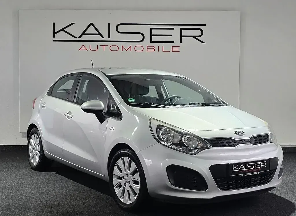 Gebraucht Kia Rio Edition 7 86 PS (63 kW) 2013 Silber Limousine
