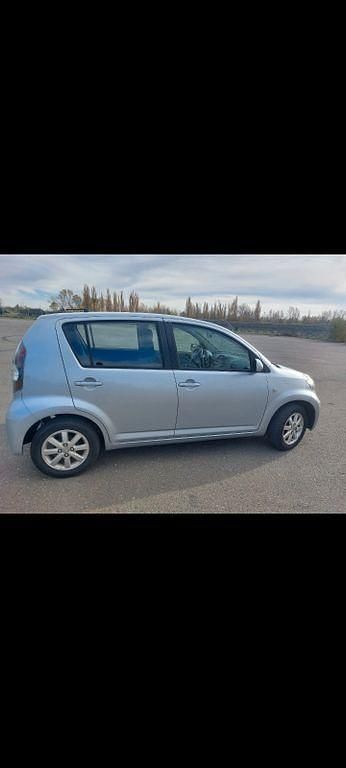 Silber Gebraucht 2011 Daihatsu Sirion Kleinwagen | 1.450 € (Superpreis) - Bild 1/4