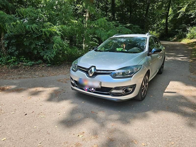 Grau Gebraucht 2015 Renault Mégane GrandTour Bose Edition Kombi | 7.000 € (Fairer Preis) - Bild 1/4