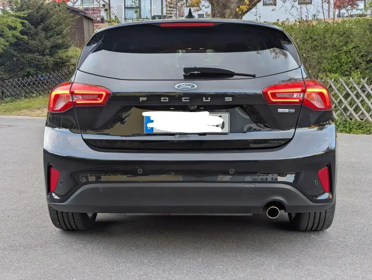 Usado Ford Focus Titanium 155 CV (114 kW) 2020 Negro Berlina