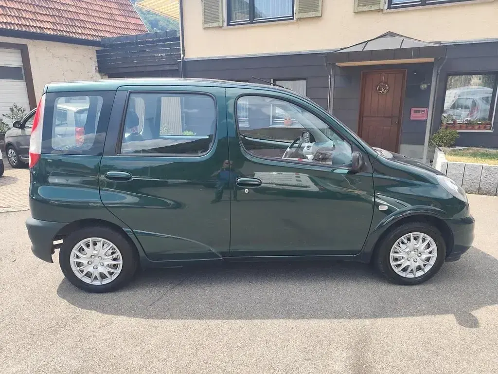 Gebraucht Toyota Yaris Verso 86 PS (63 kW) 2000 Grün Van / Kleinbus