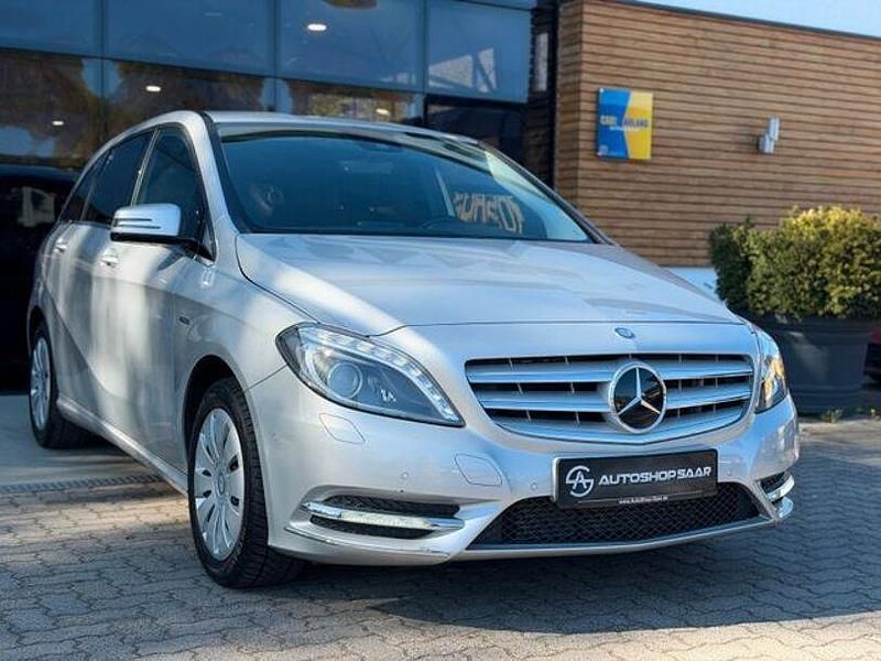 Gebraucht Mercedes B200 156 PS (114 kW) 2012 Silber Van / Kleinbus