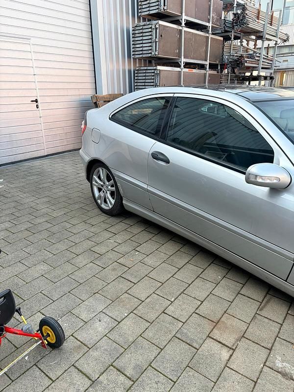 Gebraucht Mercedes C200 160 PS (117 kW) 2004 Silber Coupé