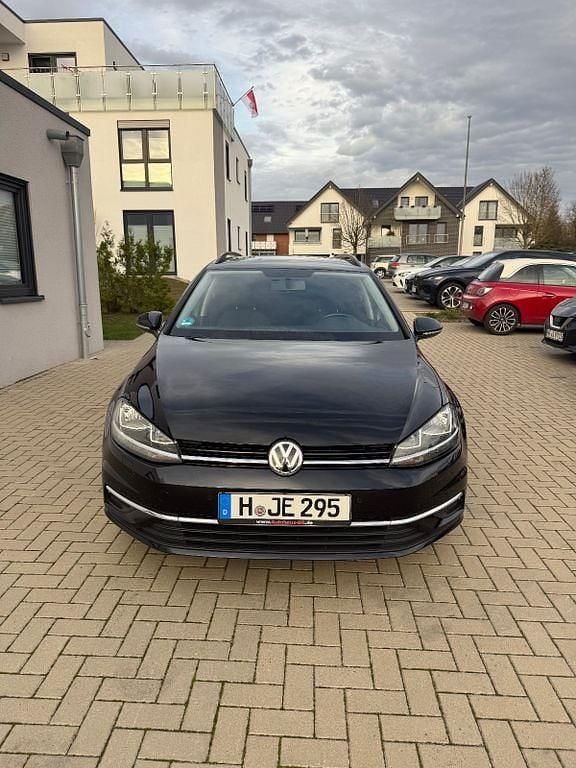 Schwarz Gebraucht 2018 VW Golf VII Comfortline Kombi | 9.400 € (Guter Preis) - Bild 1/4