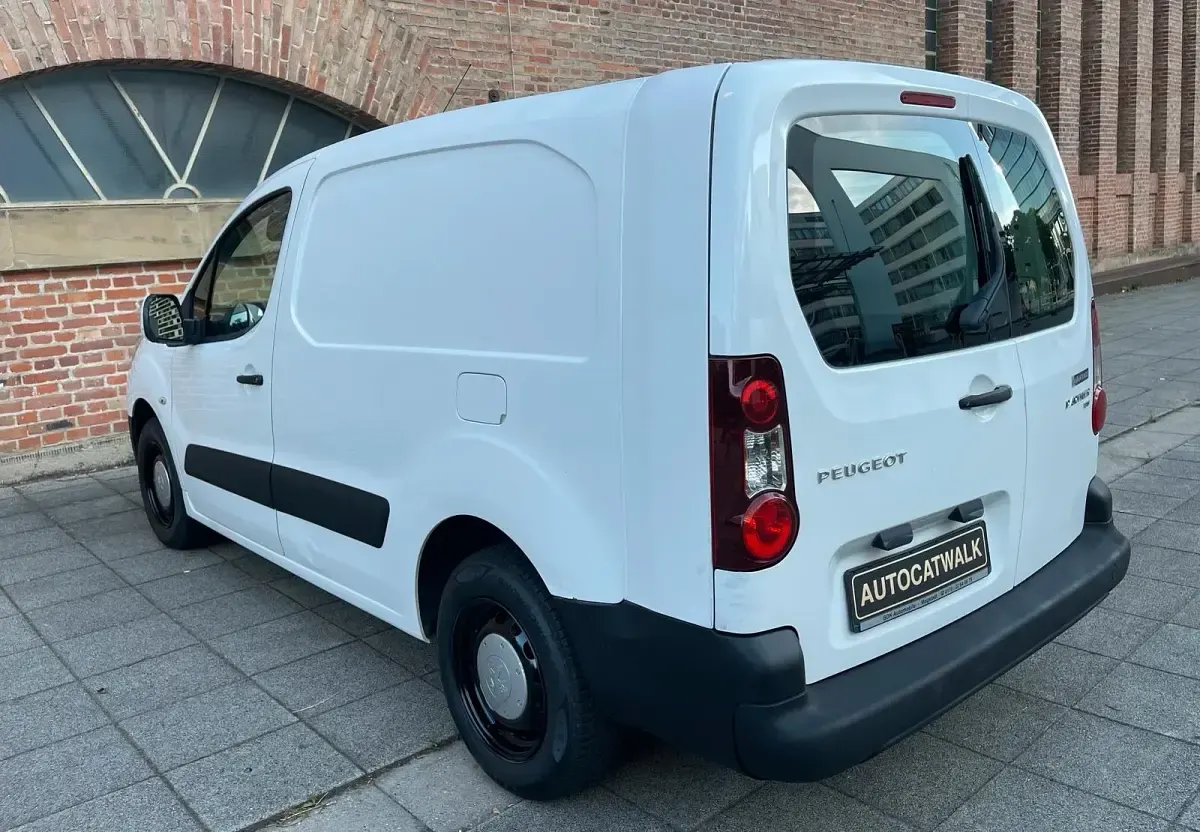 Gebraucht Peugeot Partner Avantage 90 PS (66 kW) 2012 Weiß Van / Kleinbus