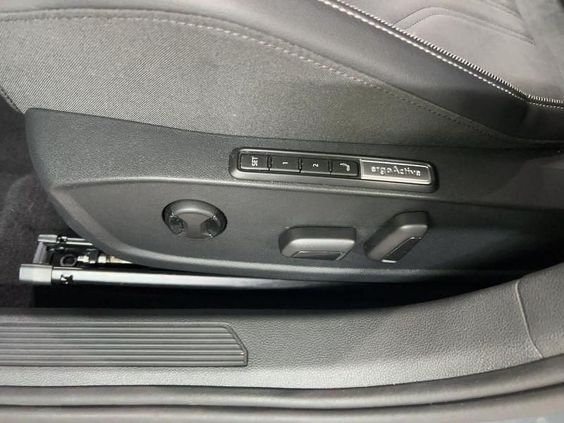 Gebraucht VW Golf VIII 150 PS (110 kW) 2025 Grau Kleinwagen