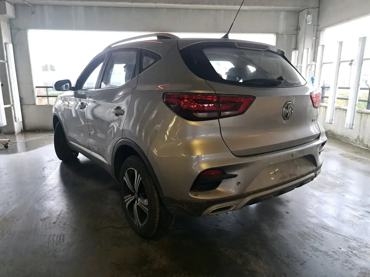 Gebraucht MG ZS Comfort 106 PS (77 kW) 2023 Silber (cosmic silver) SUV