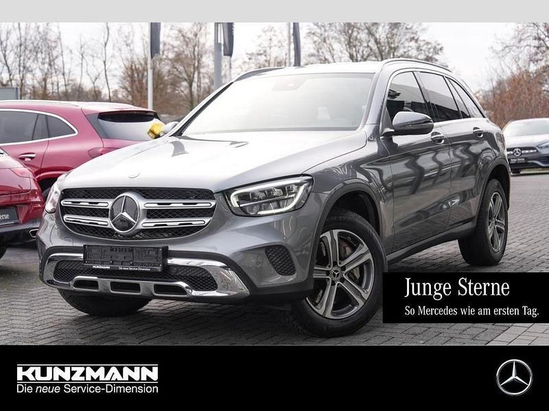 Selenitgrau metallic Gebraucht 2021 Mercedes GLC300e SUV | 34.920 € (Guter Preis) - Bild 1/4