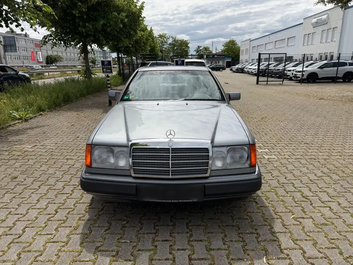 Gebraucht Mercedes E320 Sportline 220 PS (161 kW) 1993 Grau Coupé