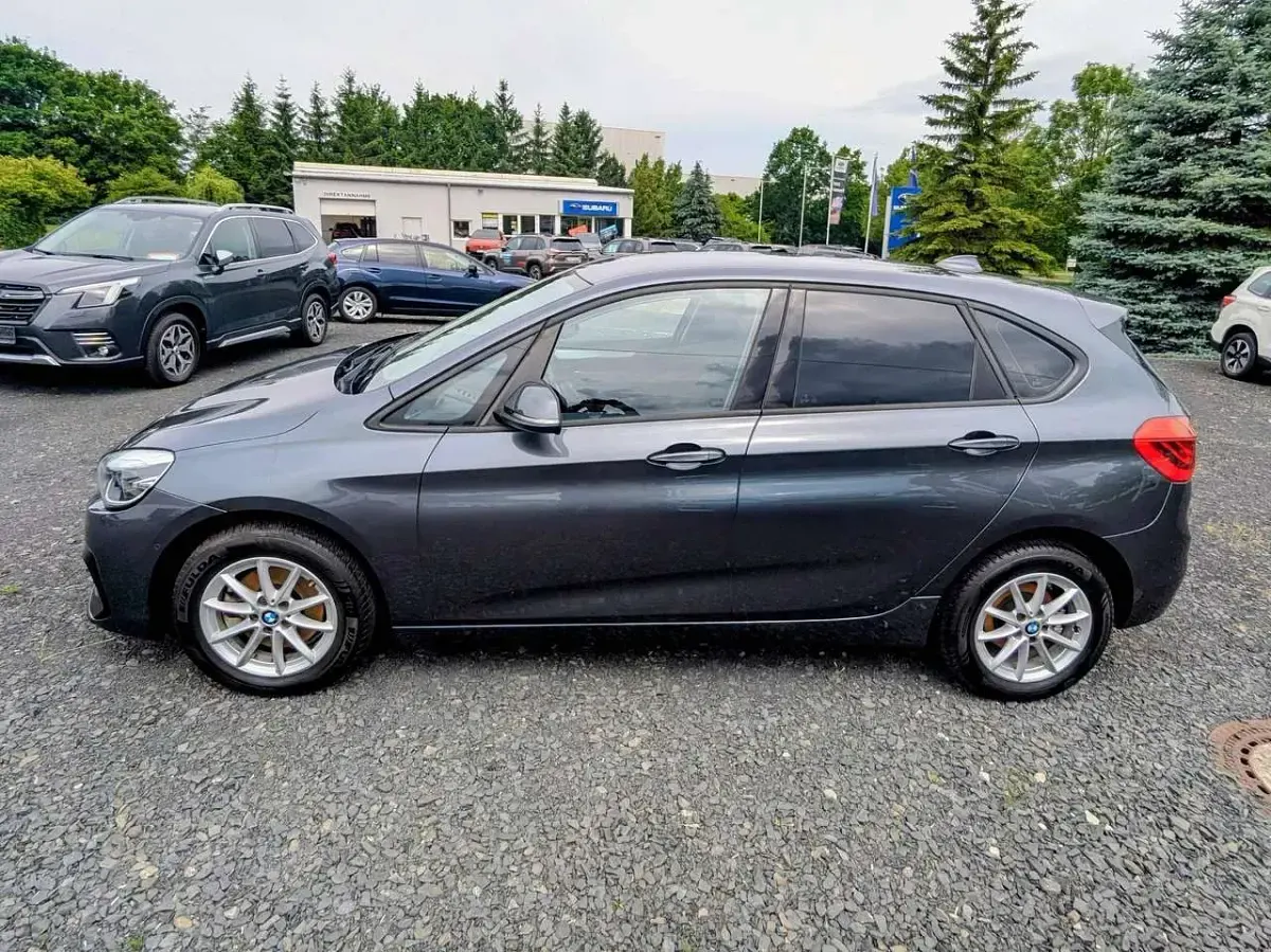 Gebraucht BMW 218 Advantage 150 PS (110 kW) 2018 Mineralgrau metallic Van / Kleinbus