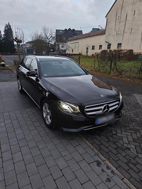 Gebraucht Mercedes E200 150 PS (110 kW) 2018 Schwarz Kombi