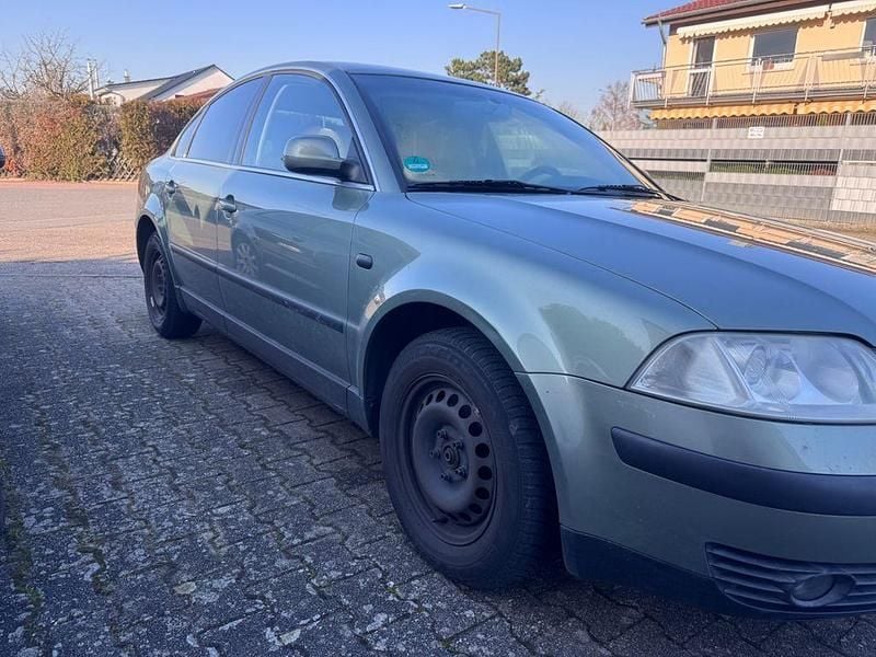 Gebraucht VW Passat Comfortline 150 PS (110 kW) 2002 Grün Limousine