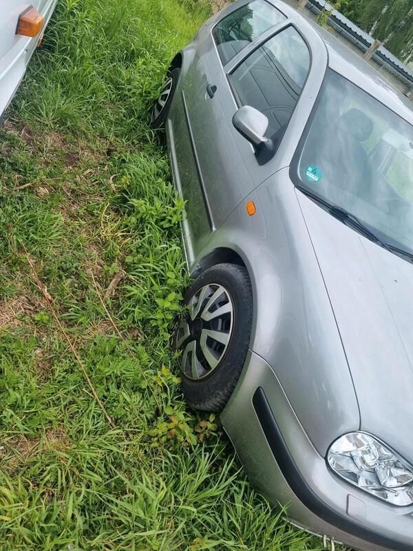 Silber Gebraucht 2002 VW Golf IV Coupé | 1.200 € (Superpreis) - Bild 1/4