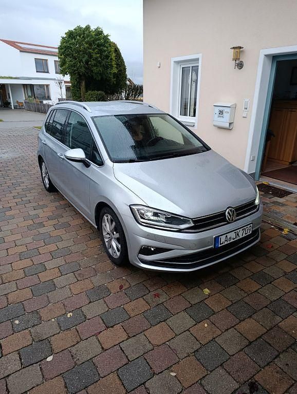 Silber Gebraucht 2019 VW Golf Sportsvan Highline Van / Kleinbus | 17.800 € (Fairer Preis) - Bild 1/4