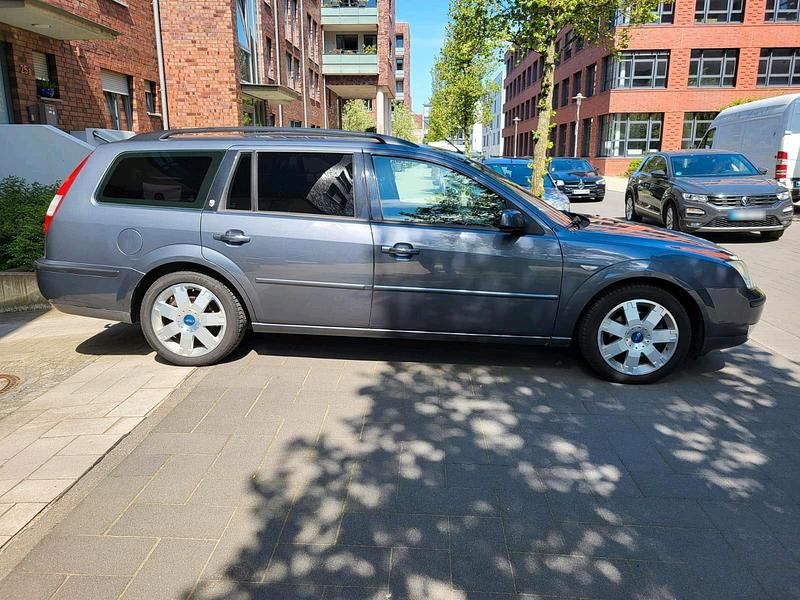 Gebraucht Ford Mondeo Ghia 131 PS (96 kW) 2007 Grau Kombi