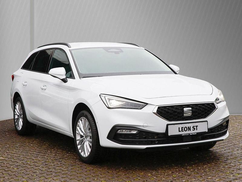 Neu Seat Leon 150 PS (110 kW) 2026 Weiß Limousine