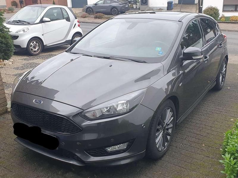 Gebraucht Ford Focus ST-Line 140 PS (102 kW) 2018 Grau Limousine