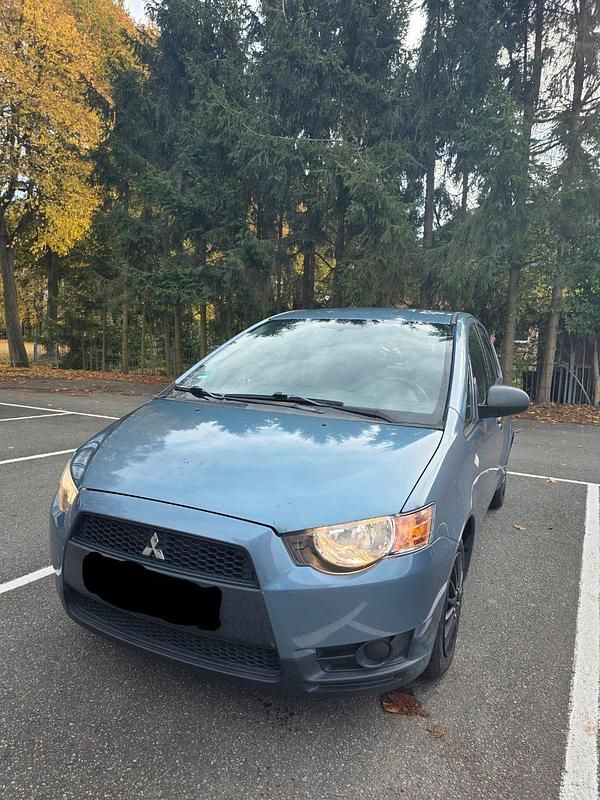 Andere farben Gebraucht 2010 Mitsubishi Colt Limousine | 3.300 € - Bild 1/4