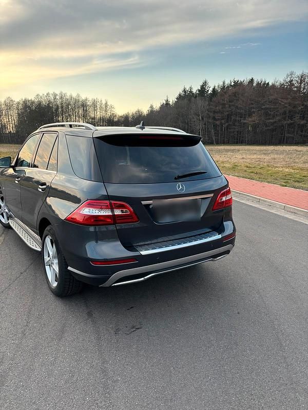 Gebraucht Mercedes ML350 258 PS (189 kW) 2012 Grau SUV