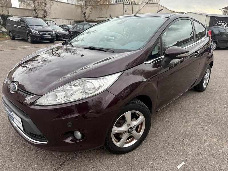 Gebraucht Ford Fiesta Titanium 82 PS (60 kW) 2009 Rot Kleinwagen