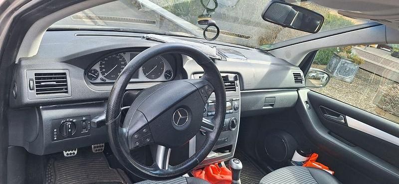 Gebraucht Mercedes B170 116 PS (85 kW) 2006 Braun Van / Kleinbus