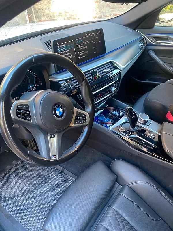 Weiß Gebraucht 2022 BMW 520 M Sport Kombi | 35.700 € (Etwas zu teuer) - Bild 1/4
