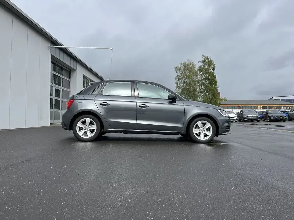 Gebraucht Audi A1 Sportback Basis 90 PS (66 kW) 2015 Grau Kleinwagen