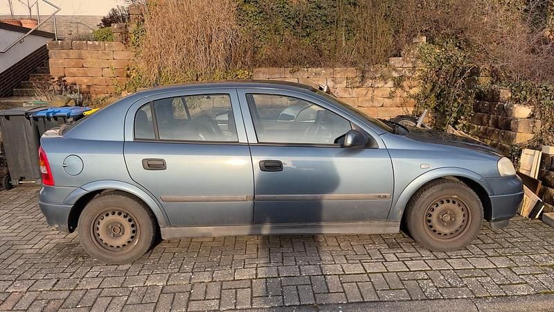Blau Gebraucht 2004 Opel Astra Kleinwagen | 800 € (Superpreis) - Bild 1/4