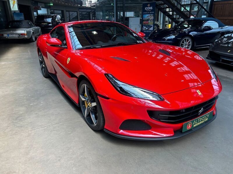 Rot Gebraucht 2022 Ferrari Portofino Cabrio | 249.000 € (Etwas zu teuer) - Bild 1/4