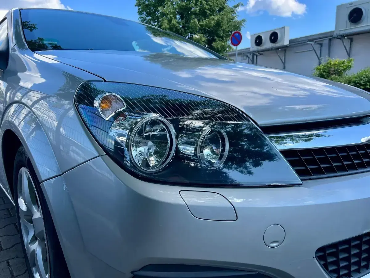Gebraucht Opel Astra GTC Edition 90 PS (66 kW) 2008 Silber Limousine