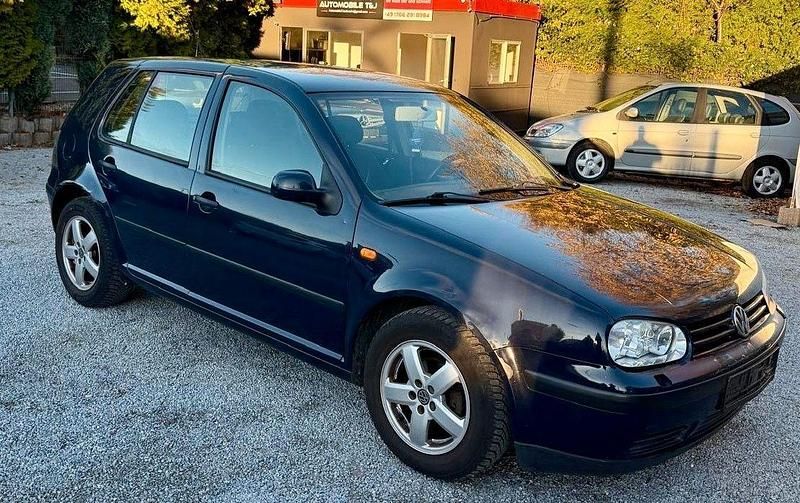 Blau Gebraucht 1999 VW Golf IV Basis Limousine | 2.650 € - Bild 1/4