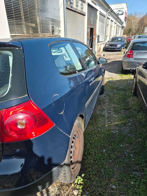 Second-hand VW Golf 75 CP (55 kW) 2004 Albastru Coupe