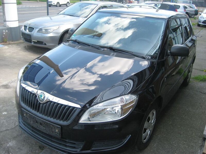 Schwarz Gebraucht 2012 Skoda Fabia Active Limousine | 5.890 € (Fairer Preis) - Bild 1/4