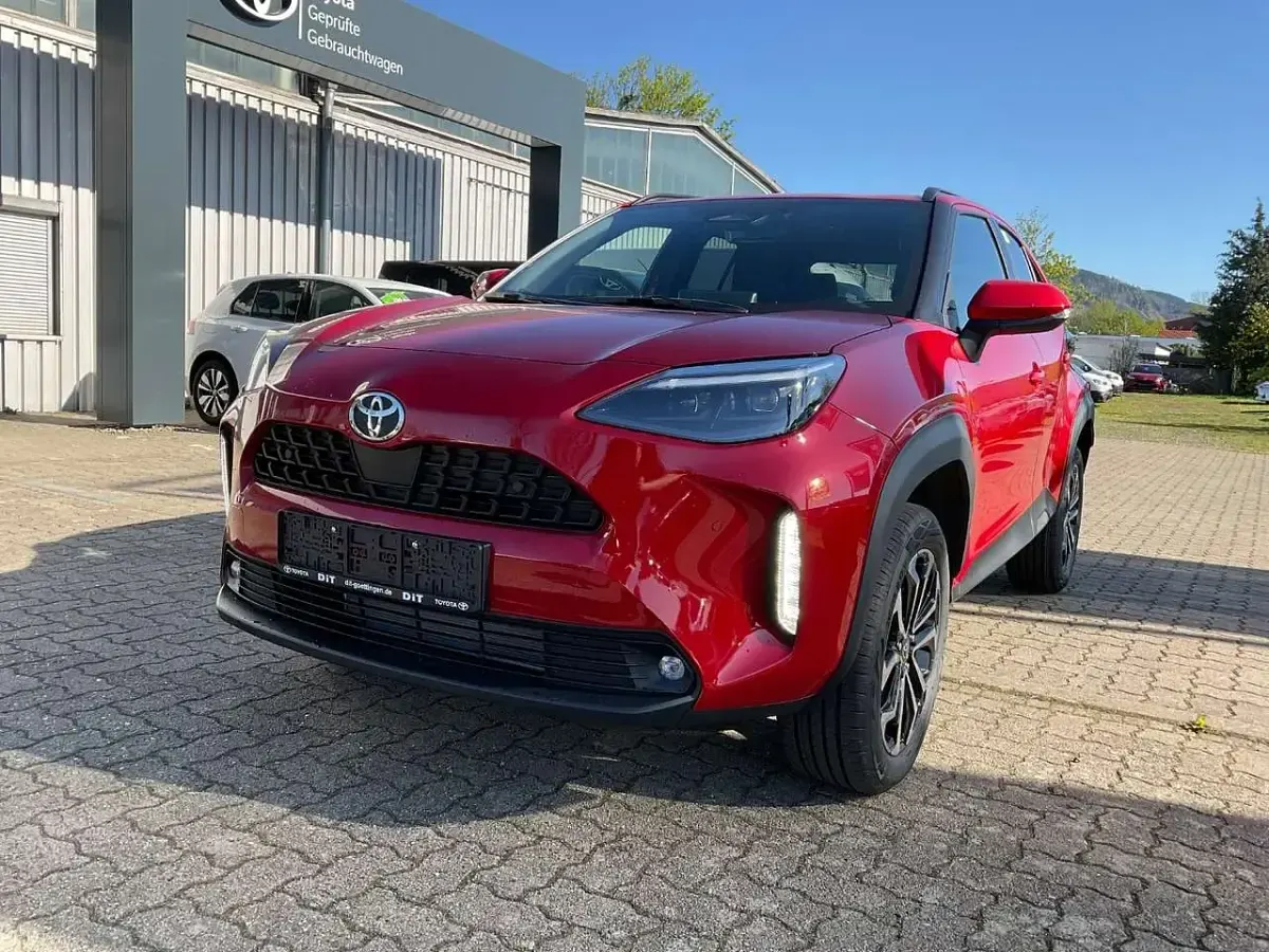 Gebraucht Toyota Yaris Cross 131 PS (96 kW) 2026 Rot SUV